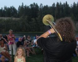Randy Oxford Playin' To The Crowd